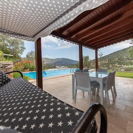 Splendid Villa Surrounded By Nature Near Milas-Bodrum Airport Vila Gulluk