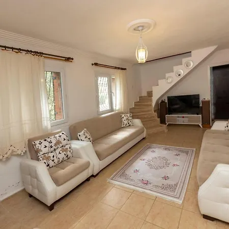 Splendid Villa Surrounded By Nature Near Milas-Bodrum Airport Vila *