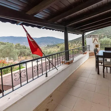 Splendid Villa Surrounded By Nature Near Milas-Bodrum Airport Vila